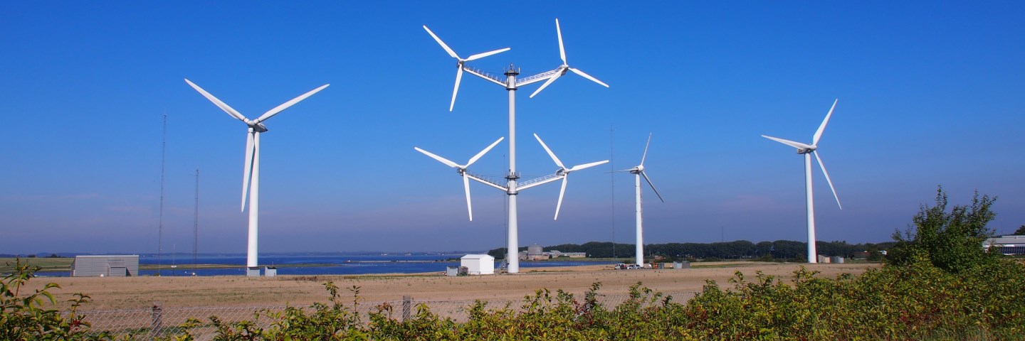 Multi-rotor wind turbine installation